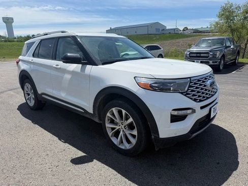 Used 2023 Ford Explorer Platinum w/ Technology Package AWD/4WD image 3