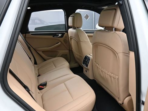 Certified 2025 Porsche Macan GTS image 19