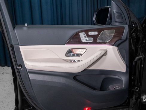 Used 2026 Mercedes-Benz GLS 450 4MATIC image 12