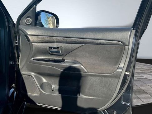 Used 2018 Mitsubishi Outlander FWD image 28