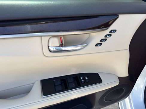 Used 2016 Lexus ES 350 w/ Luxury Package w/Wood Trim FWD image 27