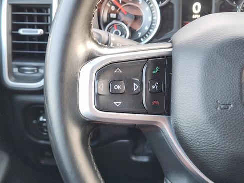 Used 2019 RAM 1500 4x4 Crew Cab image 26