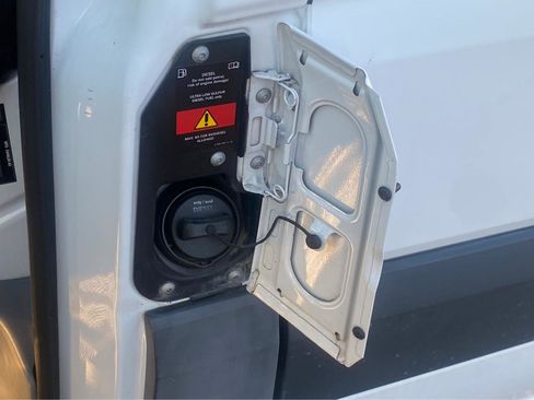 Used 2015 Freightliner Sprinter 2500 image 11