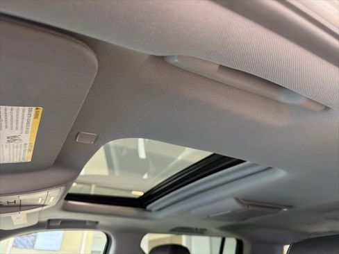 Used 2018 GMC Yukon XL SLT w/ Open Road Package image 2