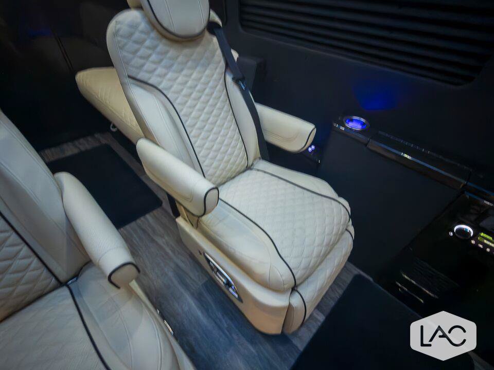 Used 2026 Mercedes-Benz Sprinter 3500 image 9