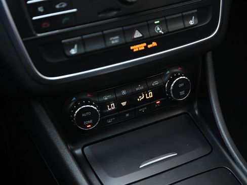 Used 2016 Mercedes-Benz GLA 250 image 27
