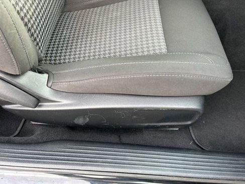 Used 2021 Dodge Challenger SXT image 40