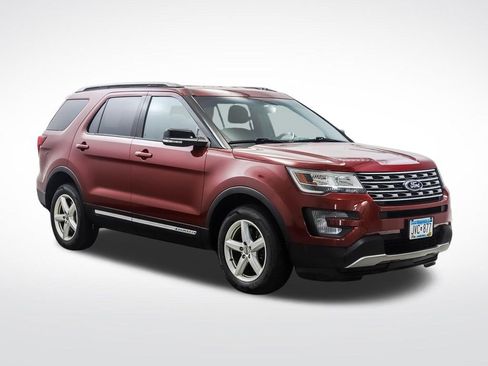 Used 2017 Ford Explorer XLT AWD/4WD image 7