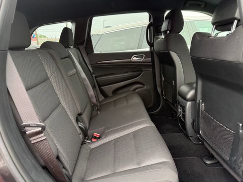 Used 2020 Jeep Grand Cherokee Laredo AWD/4WD image 18