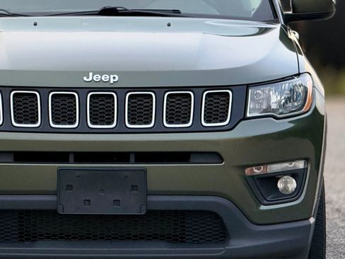 Used 2020 Jeep Compass Latitude w/ Cold Weather Group AWD/4WD image 12
