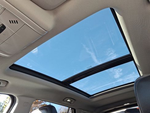 Used 2022 GMC Terrain SLT w/ Infotainment Package II image 15