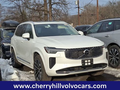 Certified 2025 Volvo XC90 B5 Plus image 3