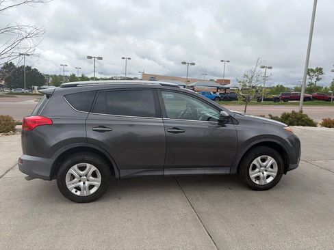 Used 2013 Toyota RAV4 LE FWD image 8