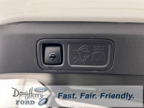 Used 2023 Ford Expedition Limited image 34