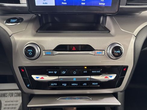 Used 2023 Ford Explorer XLT w/ Equipment Group 202A image 28