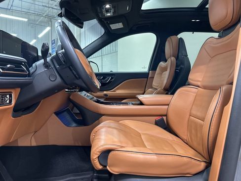 Certified 2025 Lincoln Aviator Black Label w/ Jet Appearance Package AWD/4WD image 11
