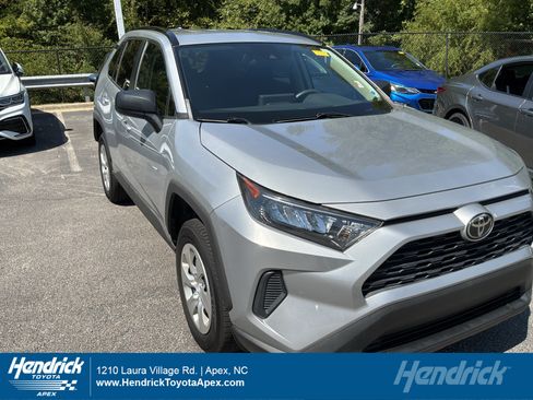 Used 2019 Toyota RAV4 LE FWD image 1