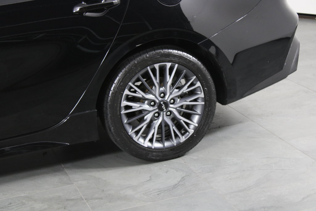 Used 2023 Kia Forte GT-Line w/ GT-Line Premium Package FWD image 13
