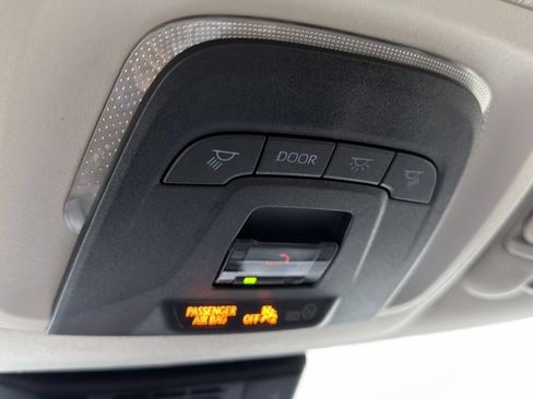 Used 2025 Toyota Corolla LE image 42