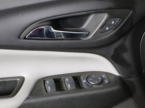 Used 2023 Chevrolet Equinox LS w/ Sport Edition FWD image 19