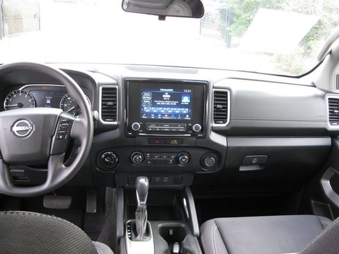 Used 2022 Nissan Frontier SV w/ Technology Package image 29