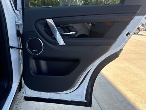 Used 2024 Land Rover Discovery Sport S image 17
