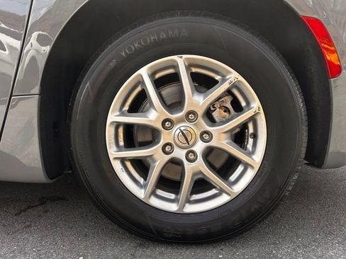 Used 2023 Chrysler Pacifica Touring-L FWD image 37