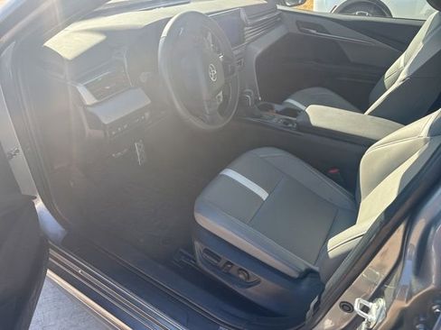 Used 2025 Toyota Camry SE w/ Convenience Package image 8