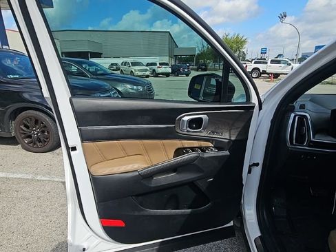Used 2025 Kia Sorento SX Prestige w/ Olive Brown Leather Package image 10