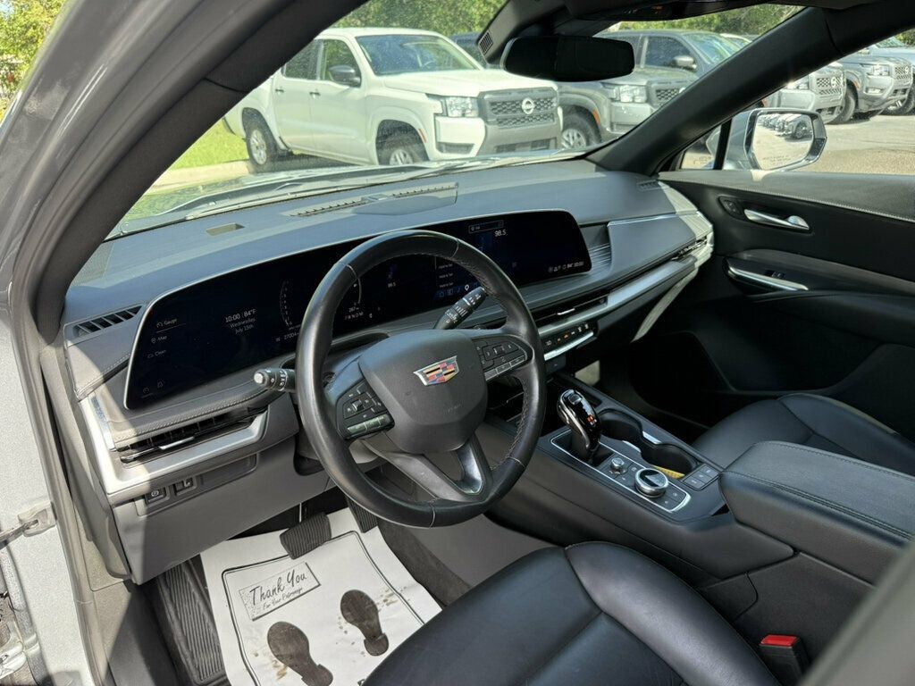 Used 2025 Cadillac XT4 Premium Luxury FWD image 3