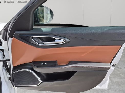 Used 2021 Alfa Romeo Giulia Sprint w/ Nero Edizione image 13