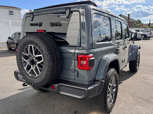 New 2026 Jeep Wrangler Unlimited Sahara AWD/4WD image 8