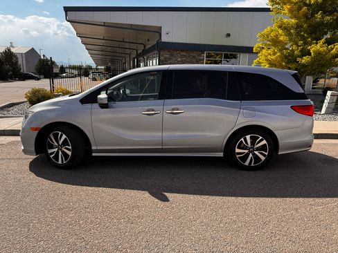 Used 2020 Honda Odyssey Elite image 2