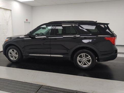 Used 2022 Ford Explorer XLT AWD/4WD image 3