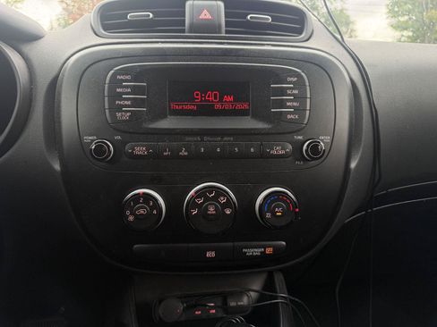 Used 2016 Kia Soul FWD image 15