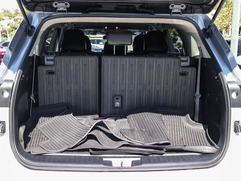 Used 2021 Toyota Highlander L FWD image 25