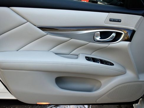 Used 2017 INFINITI Q70 L 3.7 w/ Deluxe Touring Package image 30