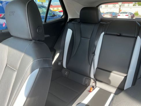 Used 2024 Buick Envision Sport Touring image 40