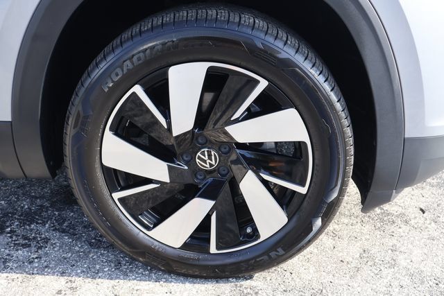 Certified 2026 Volkswagen Atlas Cross Sport SE FWD image 10