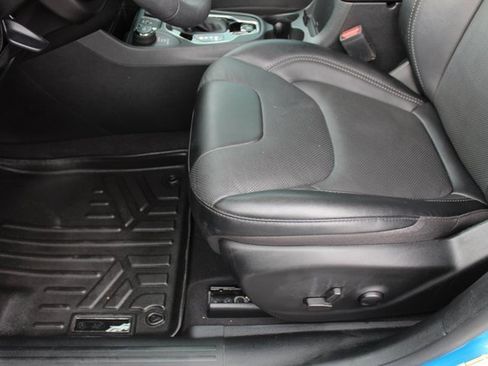 Used 2023 Jeep Cherokee Altitude Lux image 37