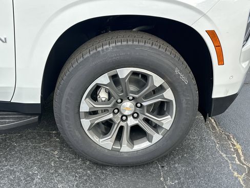 New 2025 Chevrolet Suburban LS image 12