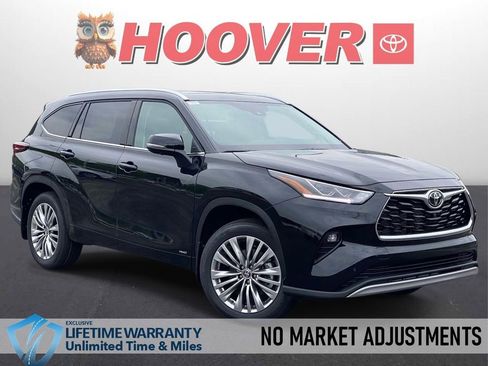New 2026 Toyota Highlander Platinum AWD/4WD image 1