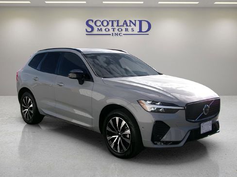 Used 2025 Volvo XC60 B5 Plus image 4