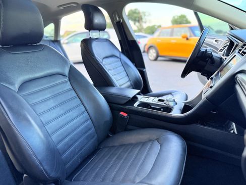 Used 2017 Ford Fusion SE w/ Fusion SE Technology Package FWD image 12