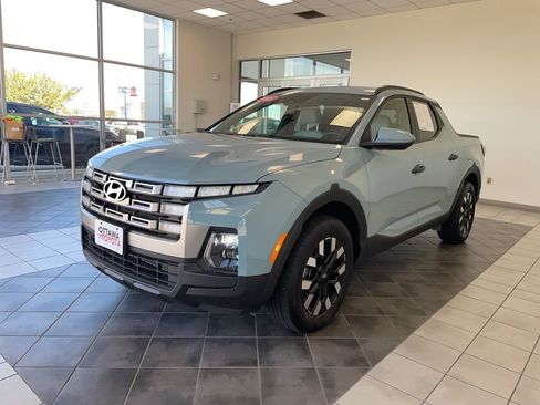 Used 2025 Hyundai Santa Cruz SEL AWD/4WD image 2