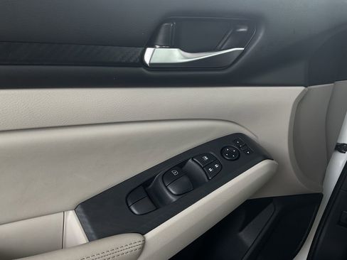 Used 2025 Nissan Altima 2.5 SV FWD image 18
