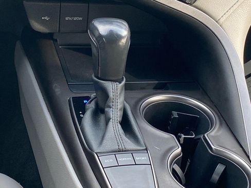 Used 2022 Toyota Camry SE image 11