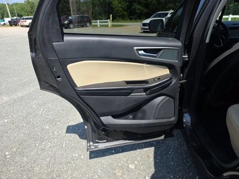 Used 2017 Ford Edge SEL w/ Equipment Group 201A FWD image 45