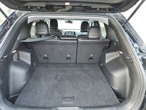 Used 2019 Jeep Cherokee Latitude Plus w/ Cold Weather Group image 18