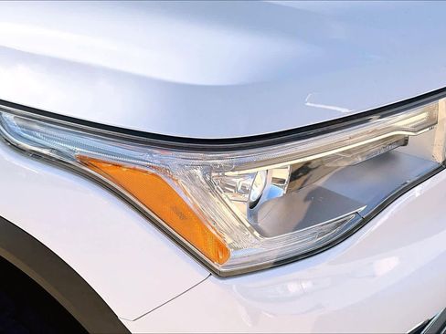 Used 2019 GMC Acadia SLE image 25